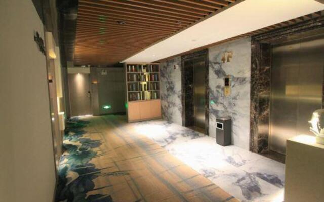 Hailong Hotel (Wanda Plaza Pang Xuchang East Station)