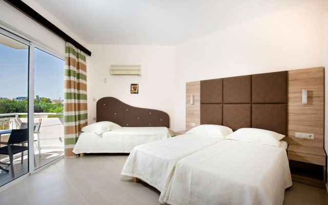 Lyristis Dinos Studios & Apartments