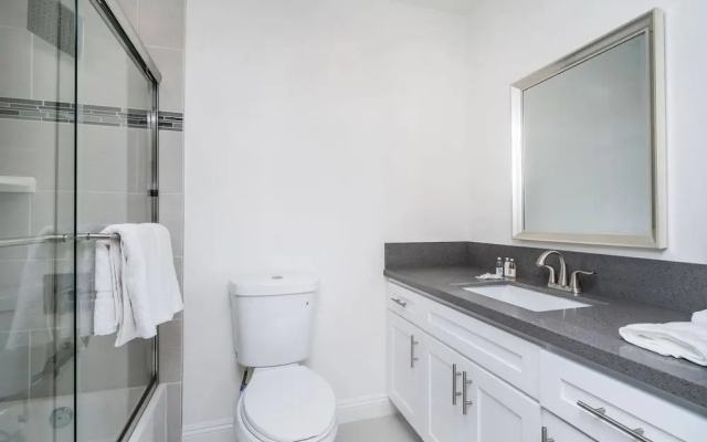 Brand NEW Luxury Modern 3bdr Townhome In Silver Lake