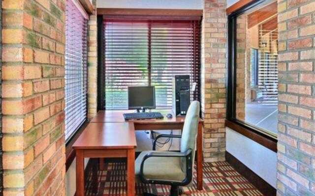 Quality Inn East Liverpool - Calcutta