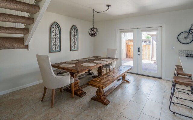 Spacious 4BR Townhouse by WanderJaunt