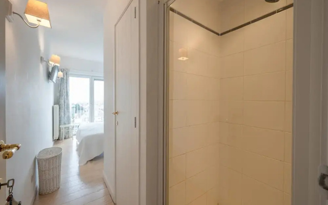 Spacious 9-guest Knokke Apt