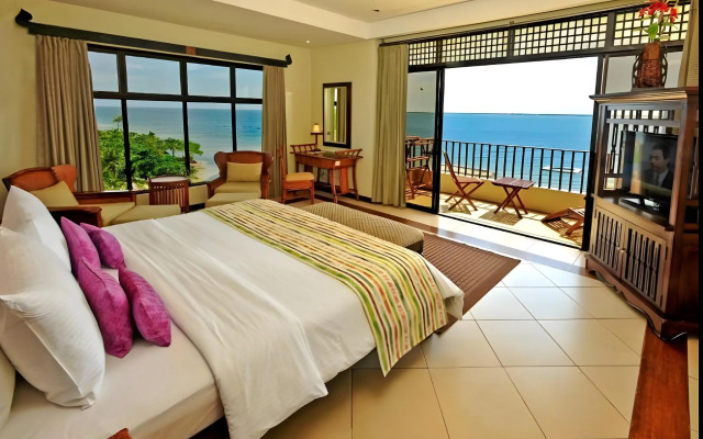 Costabella Tropical Beach Hotel
