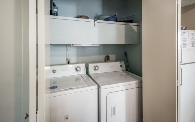 Kizzy's Kove - Two Bedroom Cabin