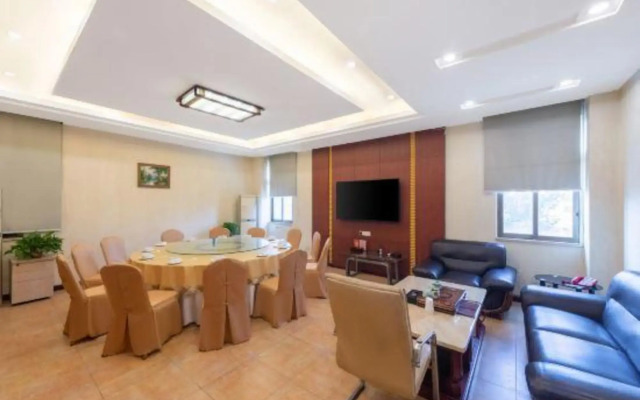 Friendly Holiday Hotel