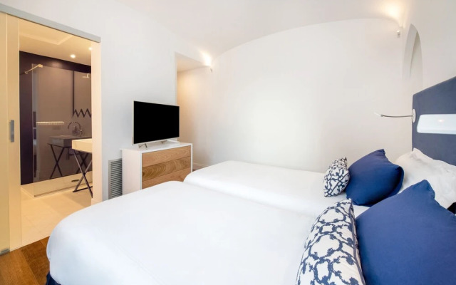 Luxury Apartment with Penthouse and Pool