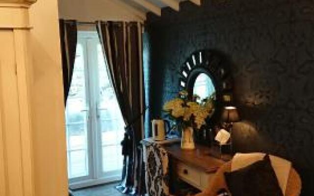 Teardrop Cottage