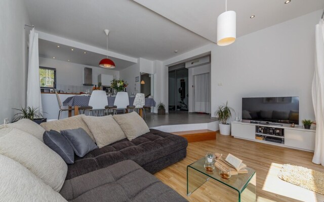 Nice Home in Trogir With Wifi and 4 Bedrooms