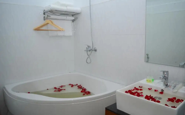 Kayah Golden Hill Hotel