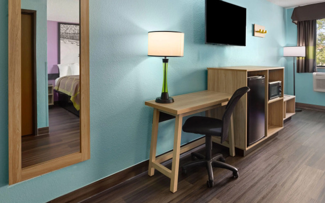 Super 8 by Wyndham South Boston VA