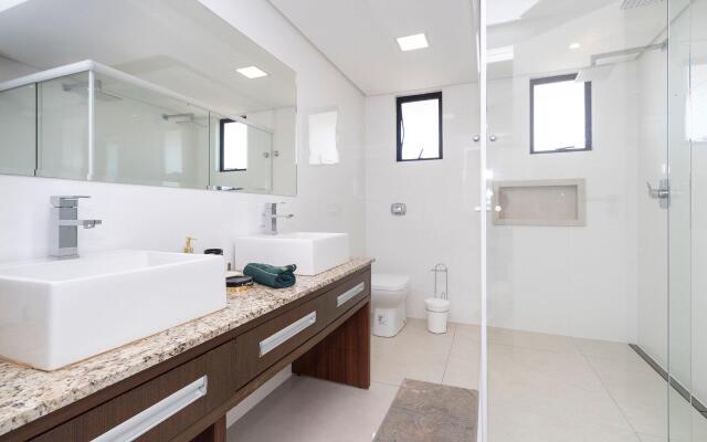 476 - Cobertura de luxo com vista mar em Bombas