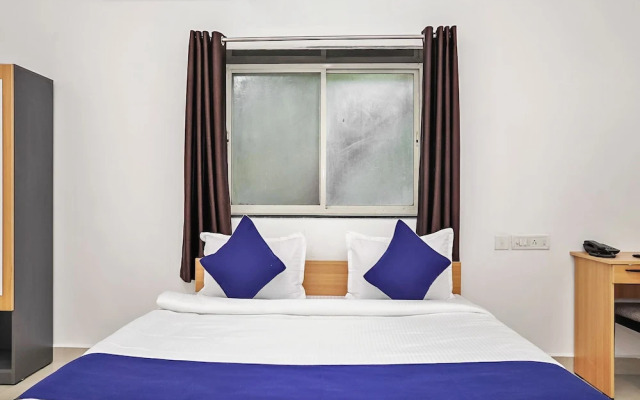 OYO 19530 SilverKey Vishrantwadi
