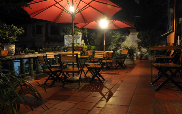 Cat Cat Sunrise Hotel