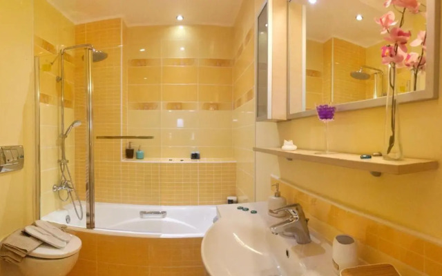 A7 Beauty Vouliagmeni Apt in a unique Spot