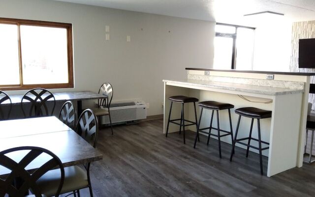 Klopfenstein Inn and Suites