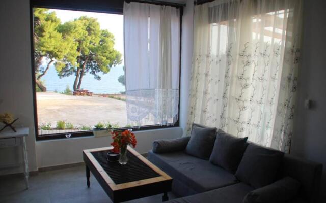 Pefkonas Apartments 100 m from the beach