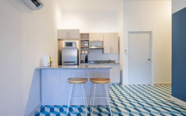 w Outstanding 1BR in Santa Ana
