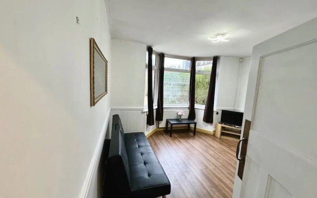 Detached 4beds - Windsor, Heathrow & London Access