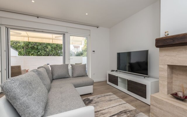 Modern Villa in Privlaka With Swimming Pool