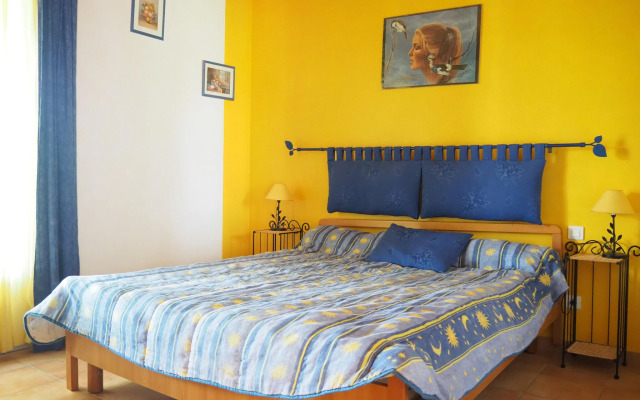 Provencal holiday home with private garden, Bédoin