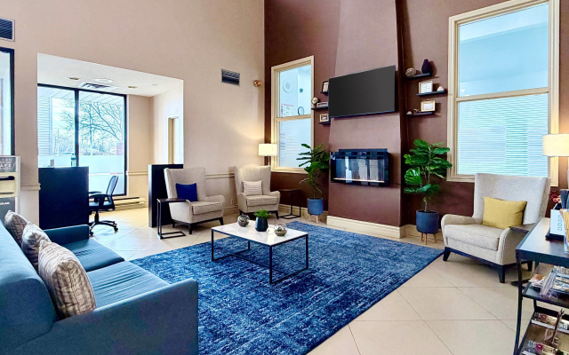 Comfort Inn & Suites Ambassador Bridge