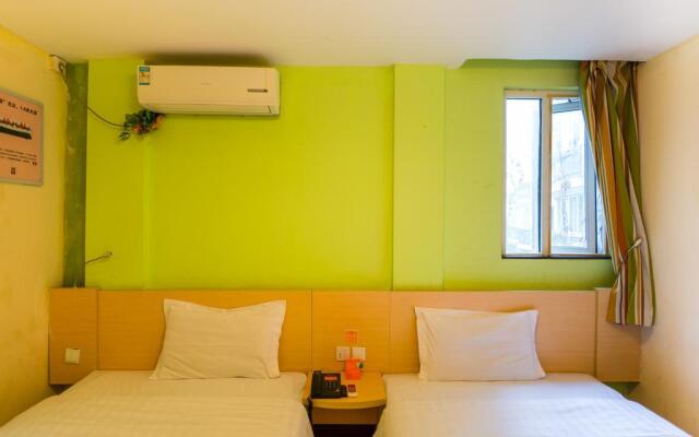 7Days Inn Shanghai Daning International Commercial Plaza YanChang Subway Station