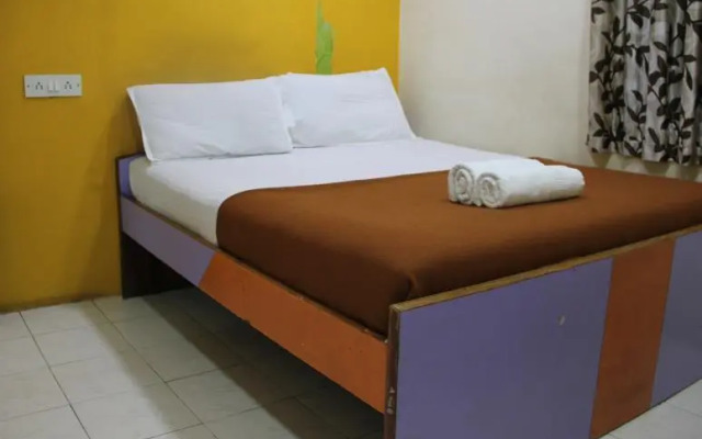 OYO Rana Residency Near Western Express Highway Metro Station