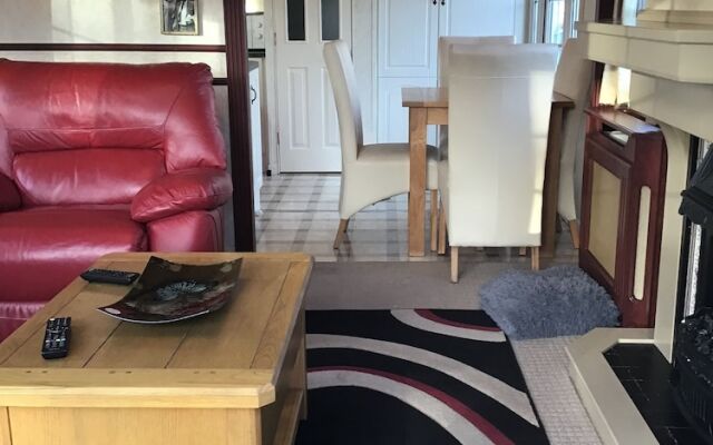 Beautiful 2-bed Chalet in Llanfairpwllgwyngyll