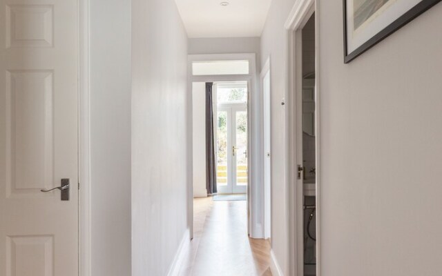 Beautiful 2 Bedroom Garden flat
