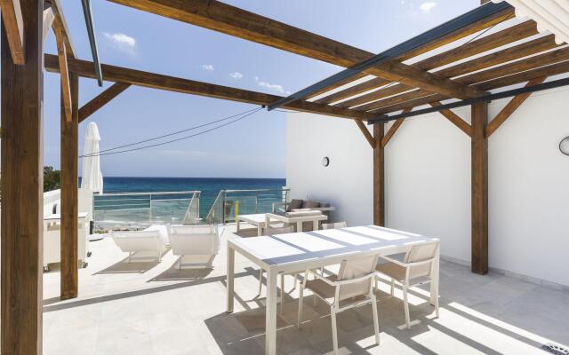 Modern apartment with roof terrace and sea view