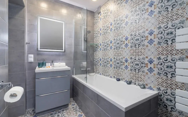 Kielecka Studio With Bathtub by Renters