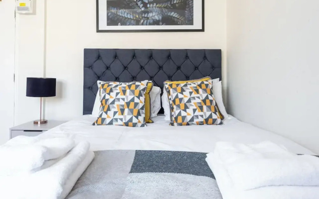 Apt 856 Chelsea Cloisters Sloane Avenue