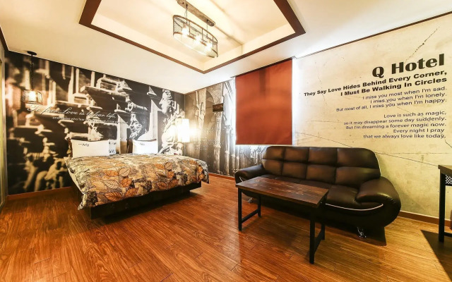Q Hotel
