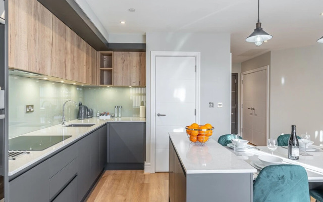 Celador Apartments - Bond House