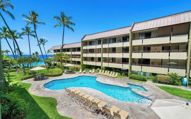 Honu Hale Minutes Away From the Beach!