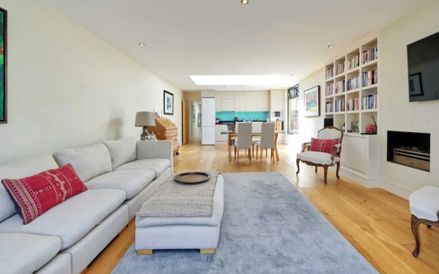 Spacious 3-bedroom Apartment in Earls Court