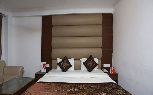 OYO 15210 Hotel Aashna