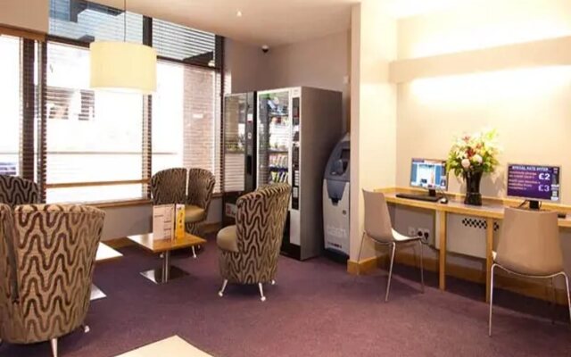 Premier Inn Sunbury (Kempton Park)