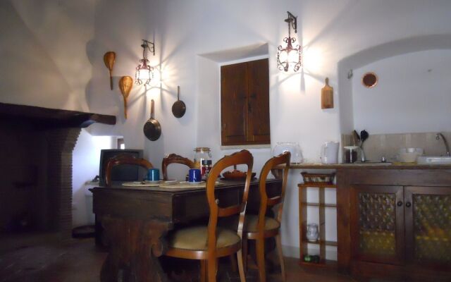 Guesthouse Runcini dormire in un borgo medievale