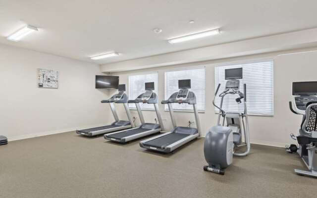 WaterWalk Extended Stay by Wyndham Kansas City - Overland Pk