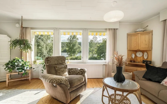 Spacious 3BR House - River View & Sauna