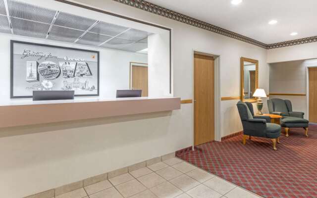 Super 8 by Wyndham Cresco IA