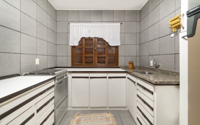 914 - Casa 3 dormitórios para 8 pessoas