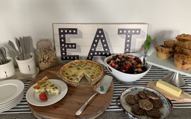 The Avenue Guesthouse and Gallery