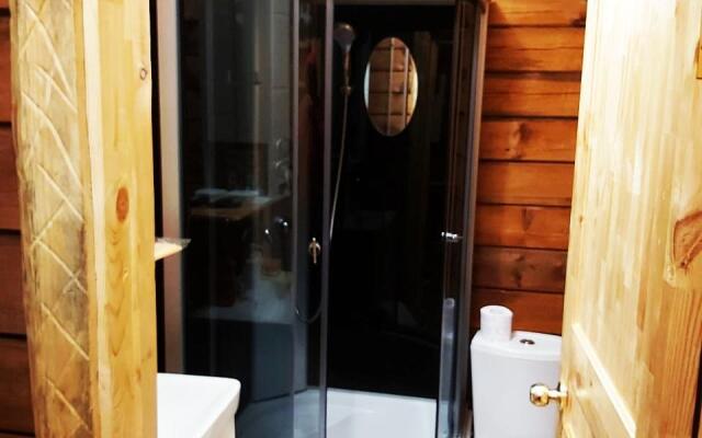 Усадьба у горы