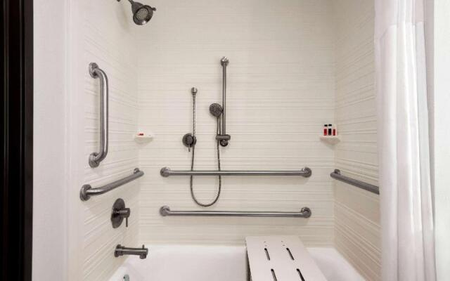 Super 8 By Wyndham Beaumont I-10/Walden Rd