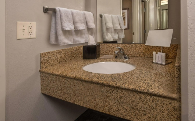 Courtyard by Marriott Dulles Town Center