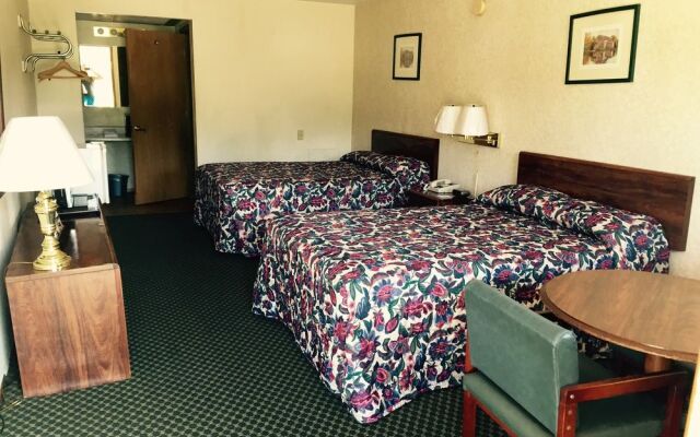 OYO Hotel Chapmanville Inn, WV - Hwy 119