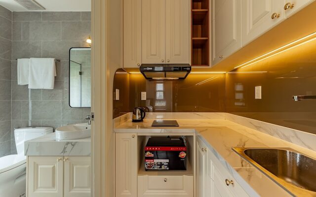 Golden Sun Apartment & Hotel