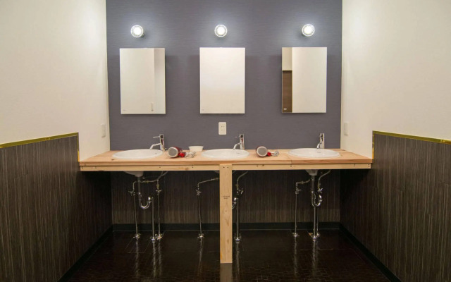 TONAGI Hostel & Cafe